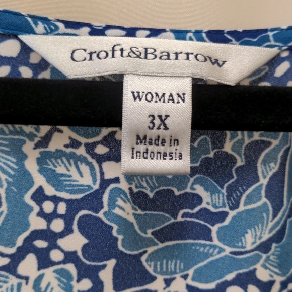 Croft & Barrow Women's Blue and White Floral 3/4 Length Sleeves Blouse Size 3X - Picture 2 of 8